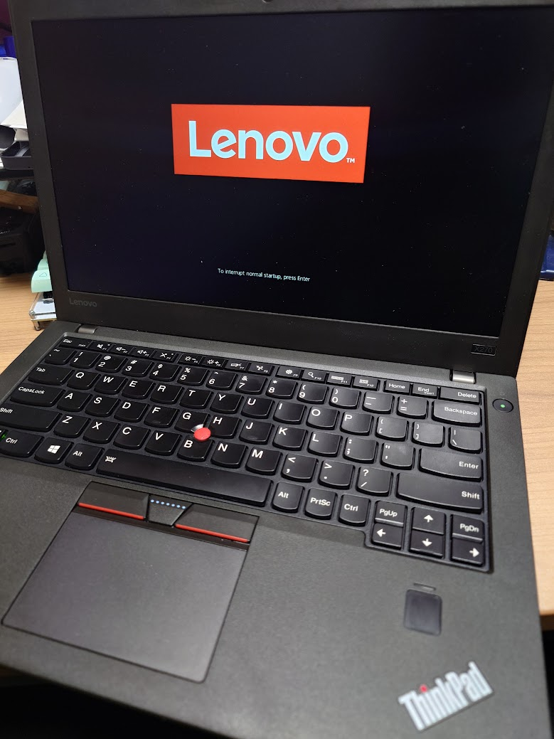 ThinkPad X270 UEFIの起動画面